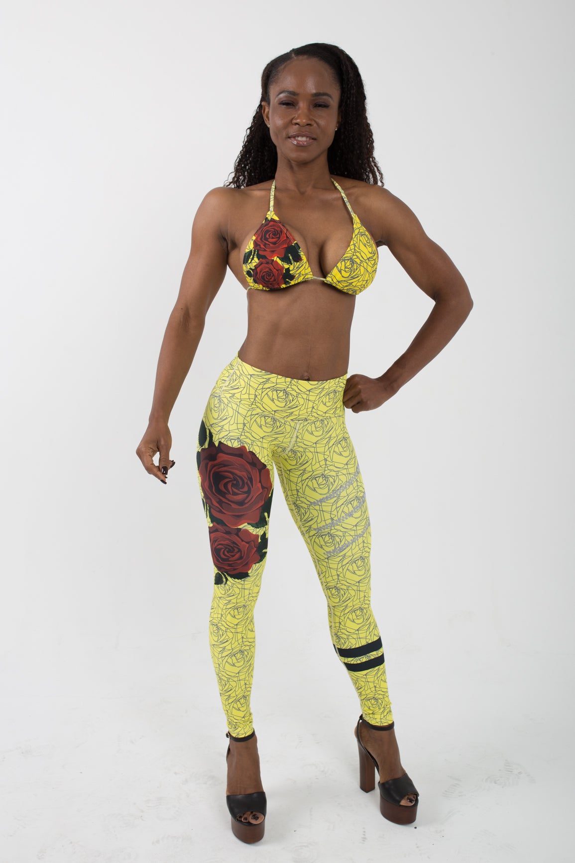 RED ROSES ON YELLOW LEGGINGS - Escala Activewear